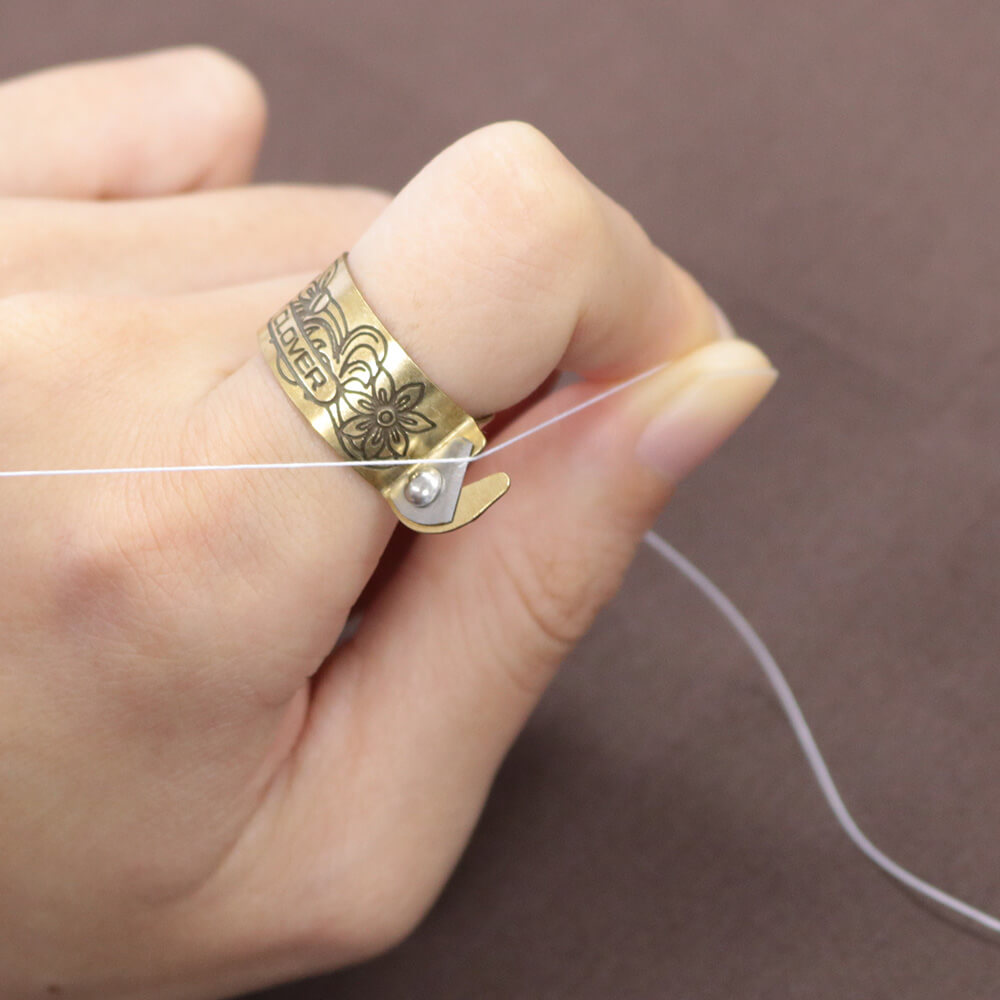 Anillo cortahilos de Clover