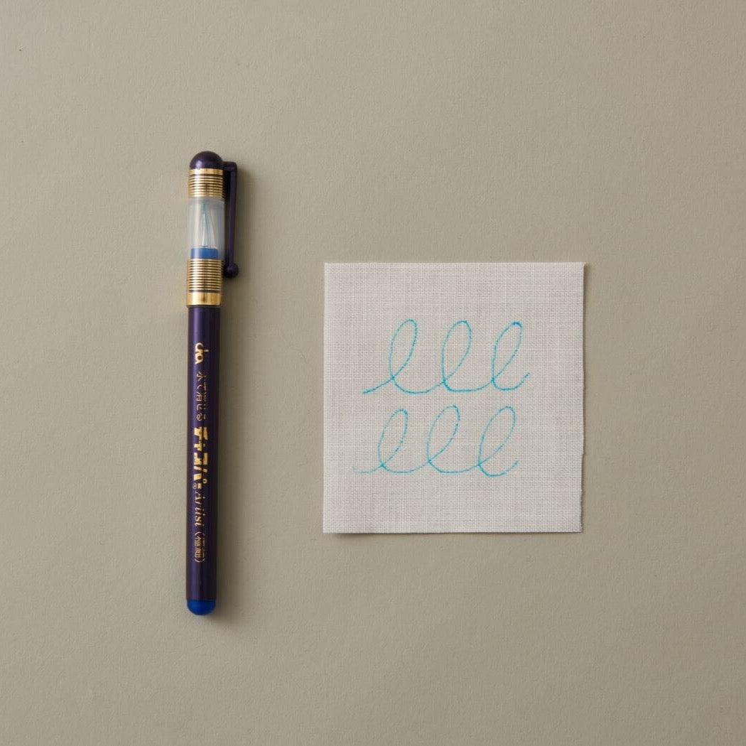 Boligrafo textil azul con tinta soluble en agua, "Chacoper Artist" de Cosmo Lecien
