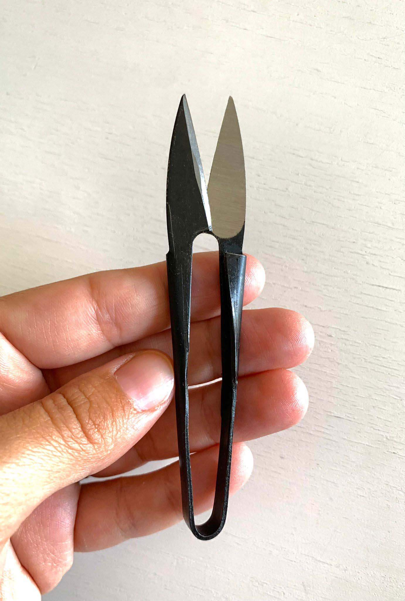 Traditional Japanese nigiri thread cutter