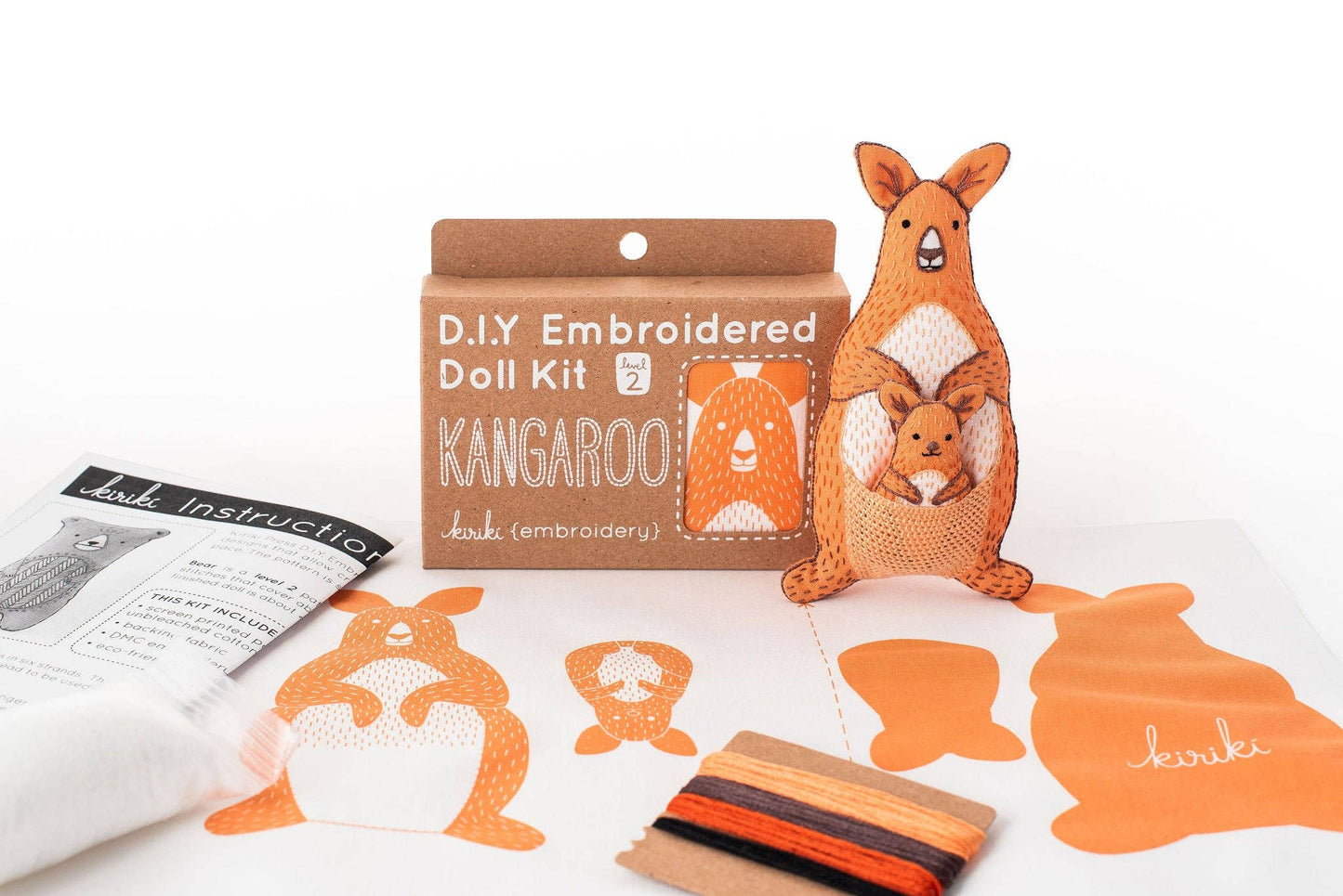 Kit de bordado de Kiriki Press para confeccionar un peluche de Canguro con bordados