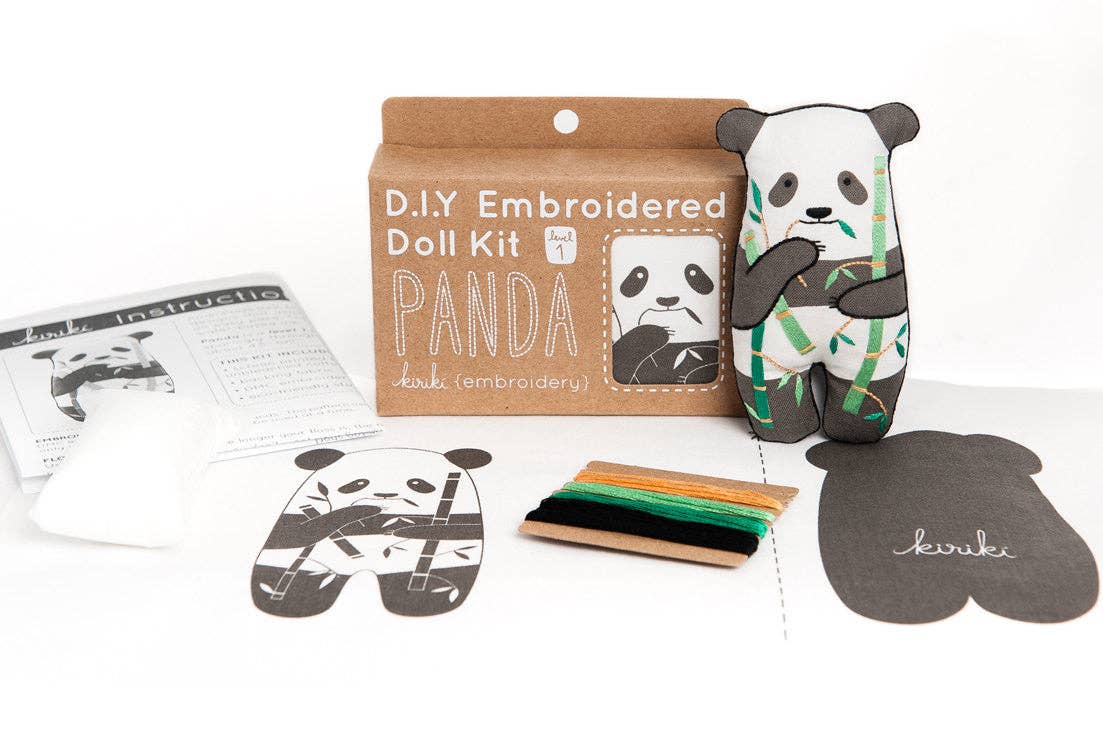 Kit de bordado de Kiriki Press para confeccionar un peluche de Oso Panda con bordados