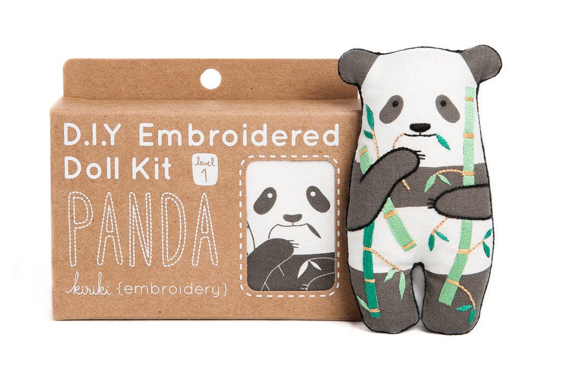 Kit de bordado de Kiriki Press para confeccionar un peluche de Oso Panda con bordados
