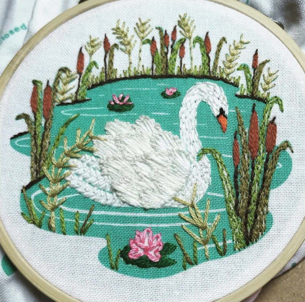 Kit de bordado "Sampler Cisne" de Kiriki Press