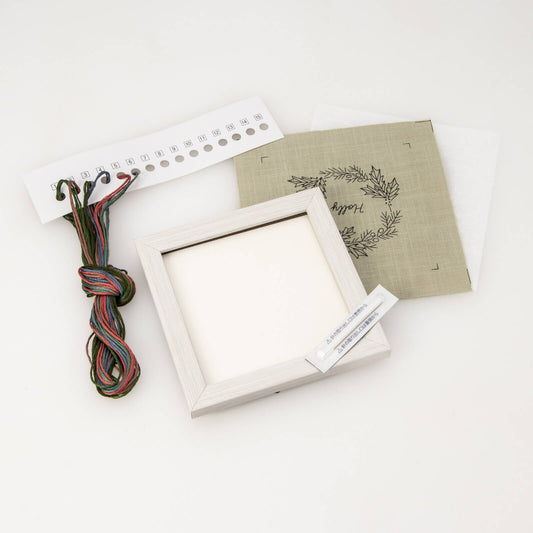 Kit de bordado "Acebo" de Cosmo