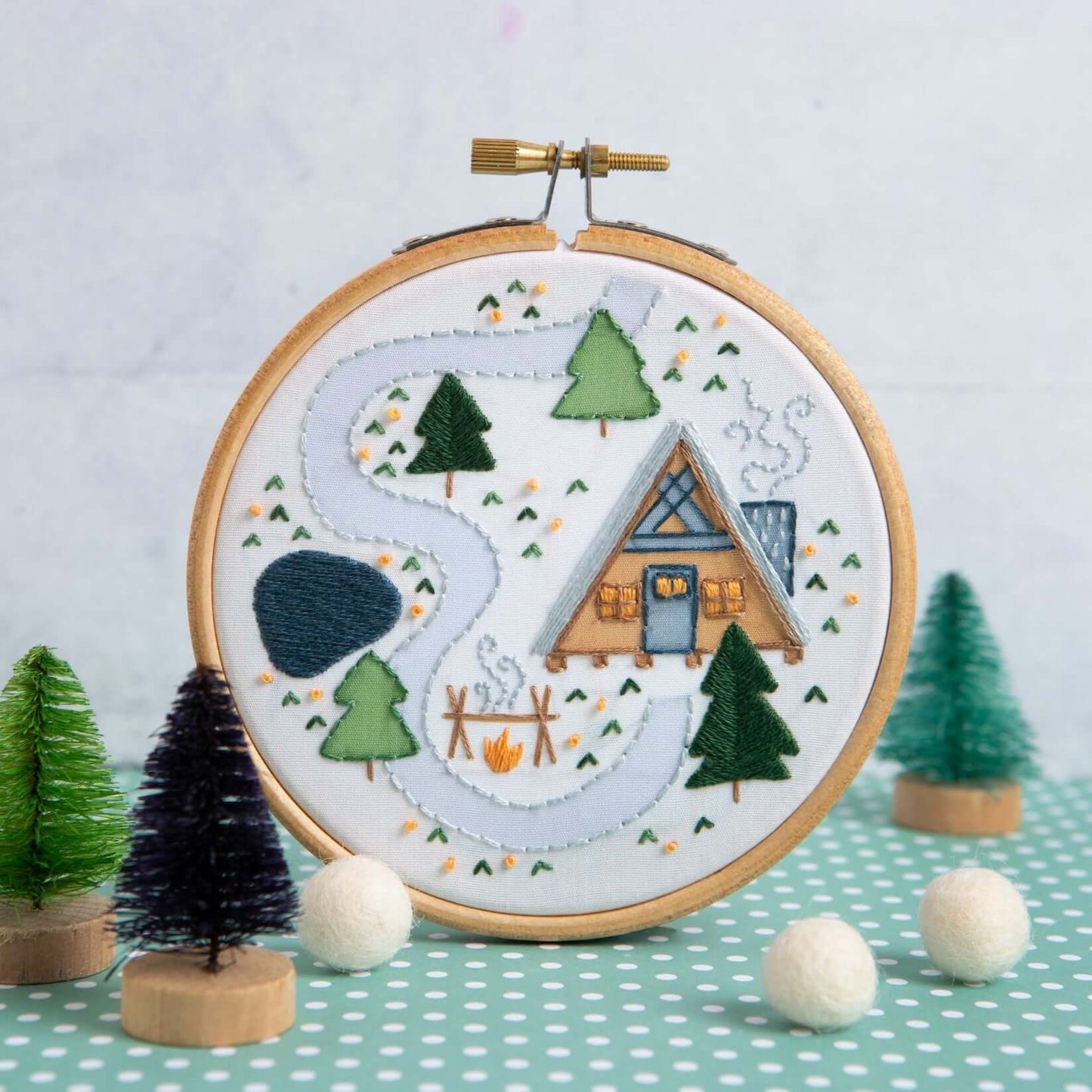 Kit de Bordado pequeño "Log Cabin" de Hawthorn Handmade