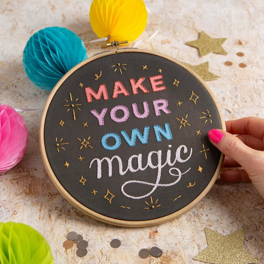Kit de Bordado "Make your own magic" de Hawthorn Handmade