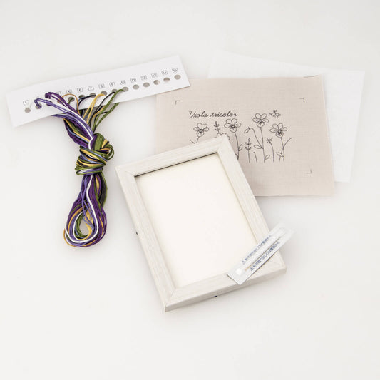 Kit de bordado "Violetas" de Cosmo