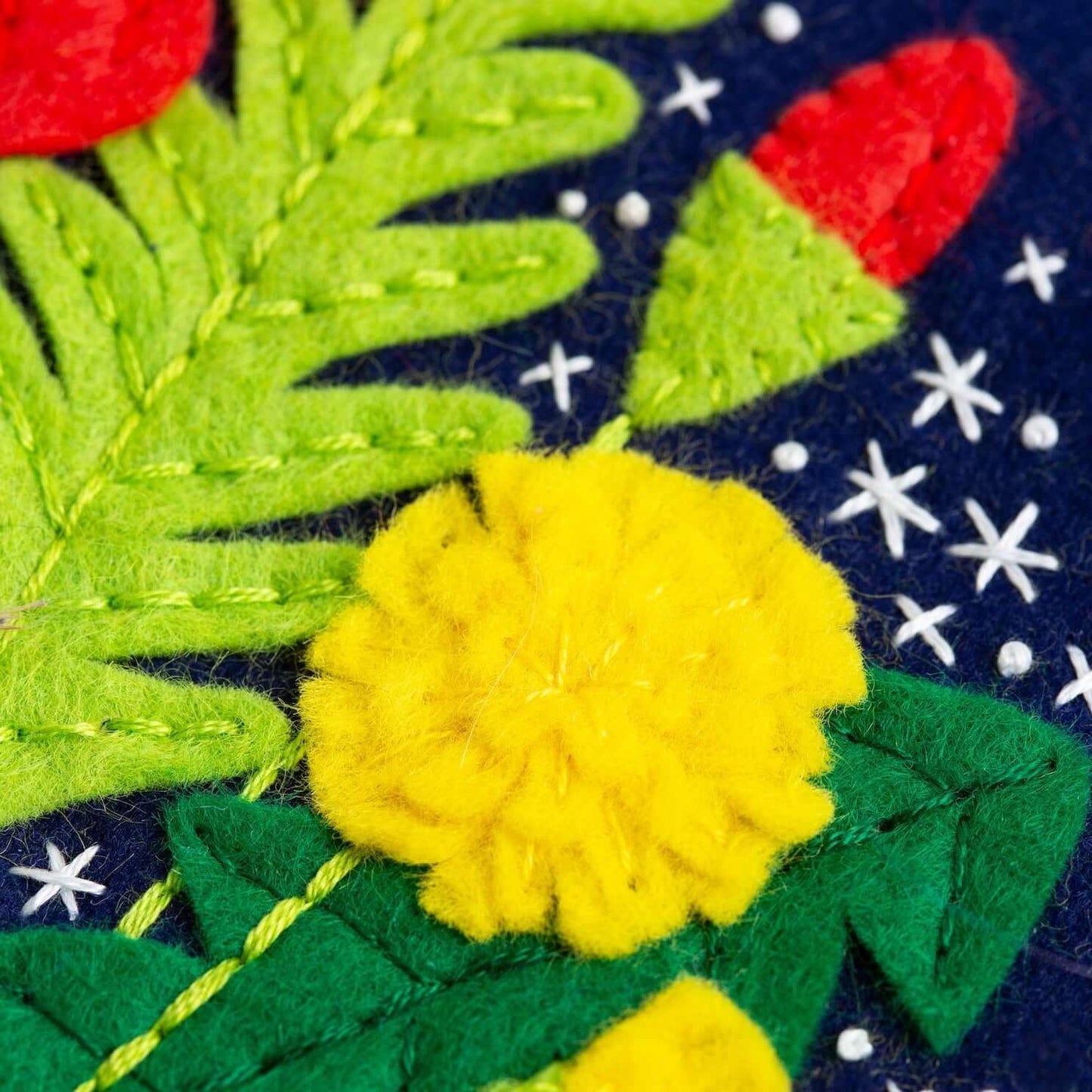 Kit de Costura de Fieltro "Banderín de Flores Salvajes" de Hawthorn Handmade
