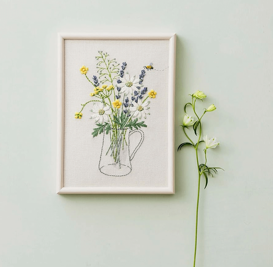 Kit de bordado "Ramo de flores", diseñado por Kazuko Aoki para Cosmo