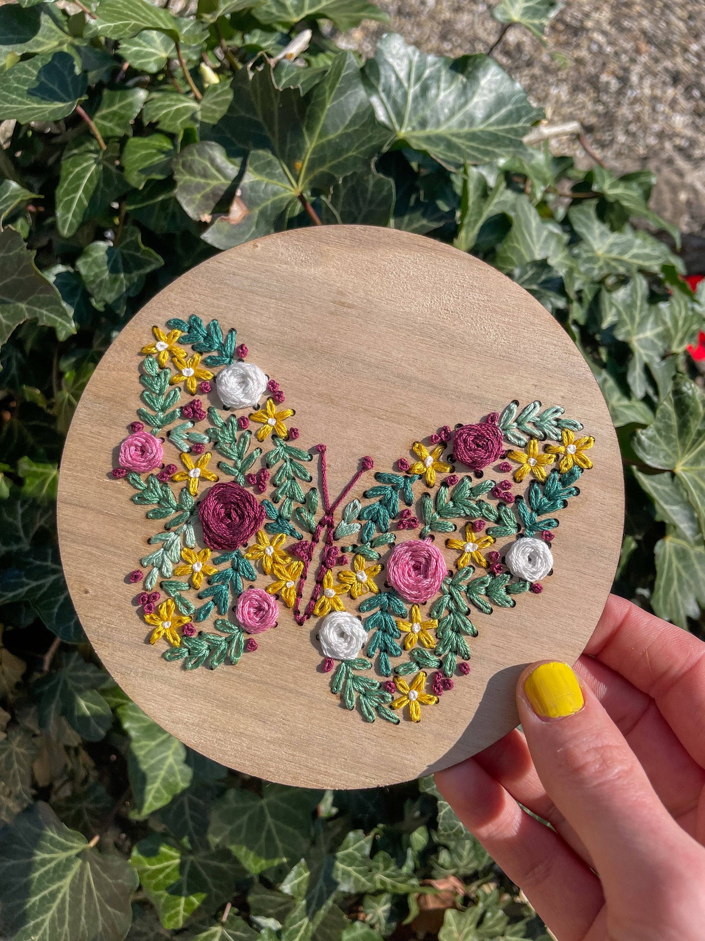 Kit de bordado en madera Mariposa Floral - Kneckes & Compagnie