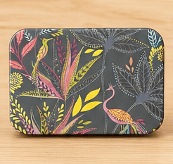 Cajas metálicas de Sara Miller London | 8 diseños ilustrados | Red Aracne
