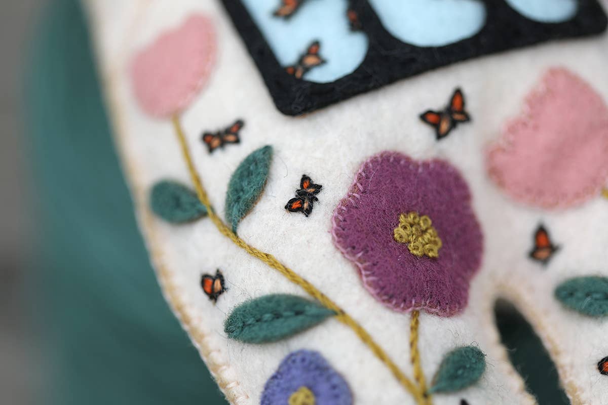 Kit Muñeco de Fieltro "Oso Floral" – Kiriki Press