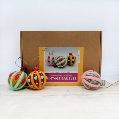 Kit de fieltro con aguja "Adornos navideños vintage" - Bergin & Bath 