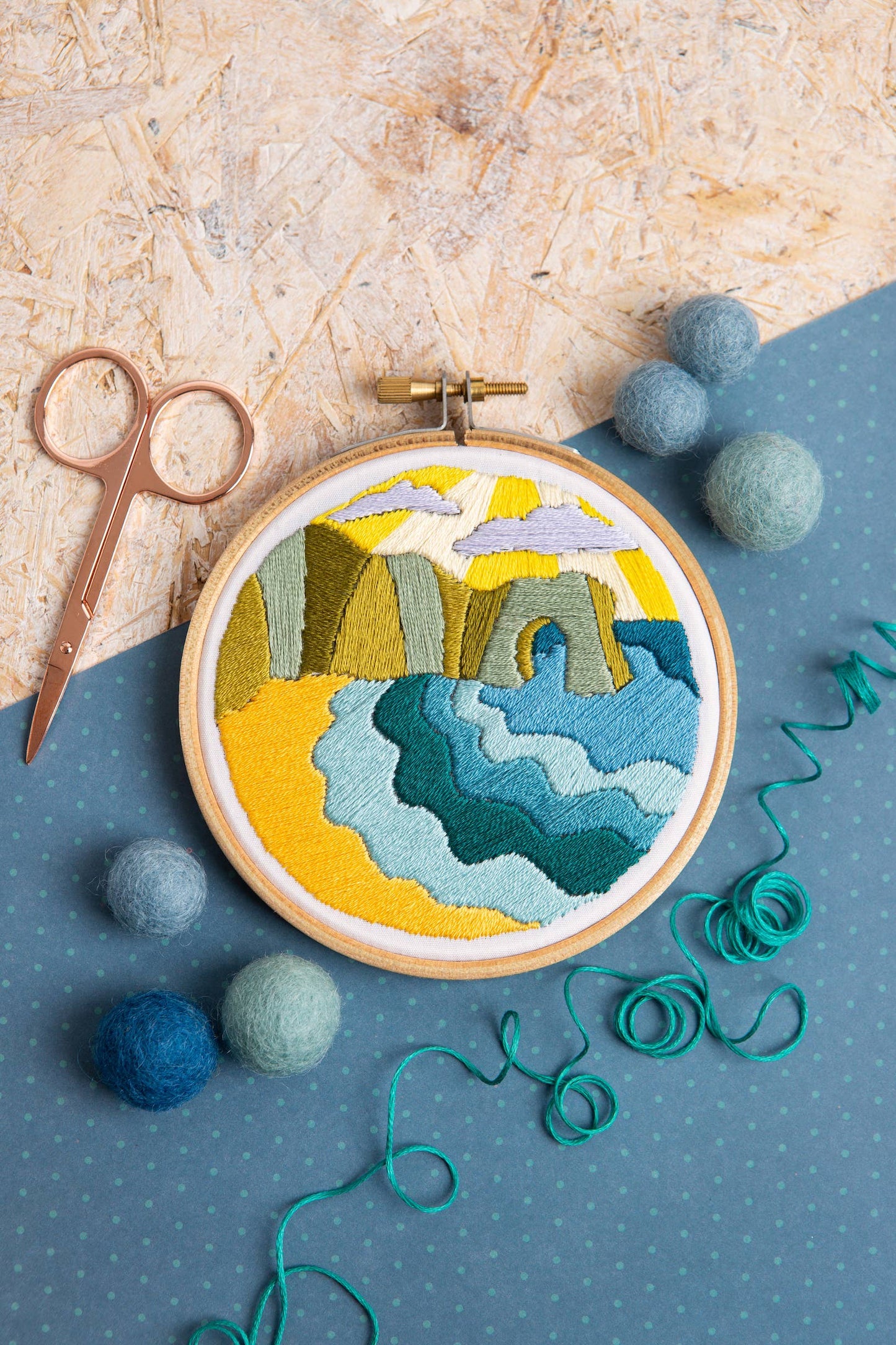 Kit de Bordado pequeño "Dorset Days" - Hawthorn Handmade