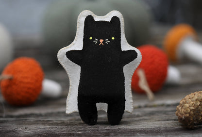 Kit Muñeco de Fieltro "Gato Fantasma" – Kiriki Press