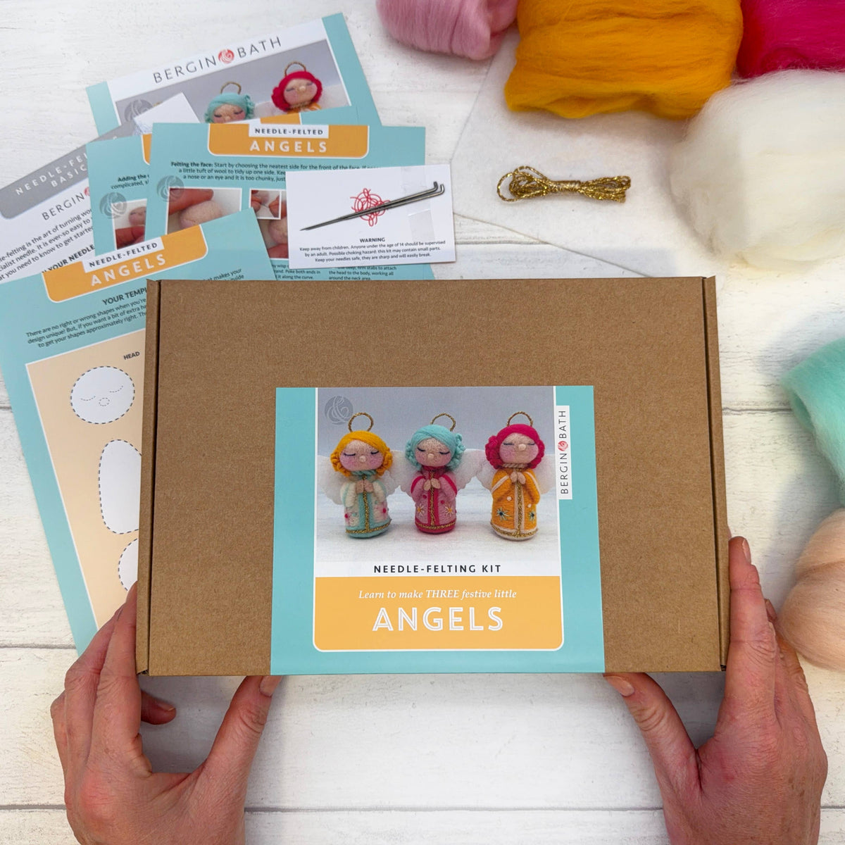 Kit de fieltro con aguja "Ángeles navideños" - Bergin & Bath 