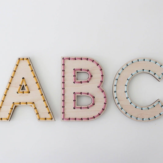 Base de bordado en madera Alfabeto - Kneckes & Compagnie