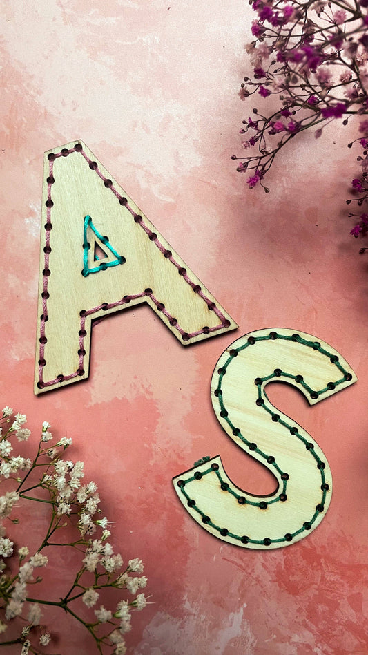 Base de bordado en madera Alfabeto - Kneckes & Compagnie