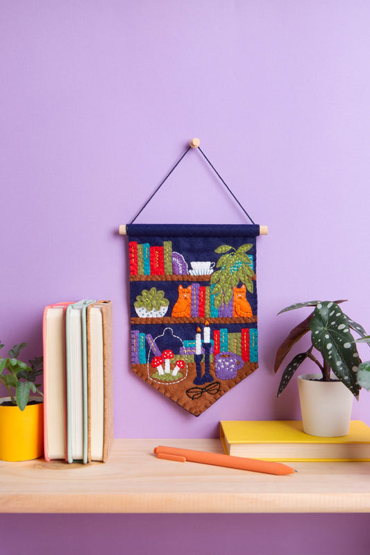 Kit de Costura de Fieltro "Amante de los Libros" de Hawthorn Handmade