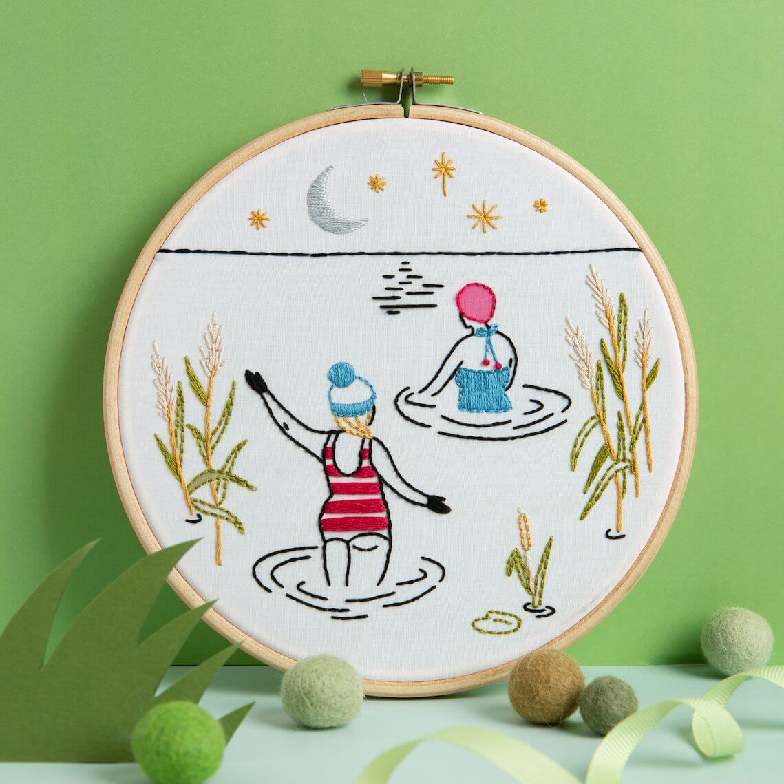 Kit de Bordado "Swim" - Hawthorn Handmade | Wonderful Women Collection