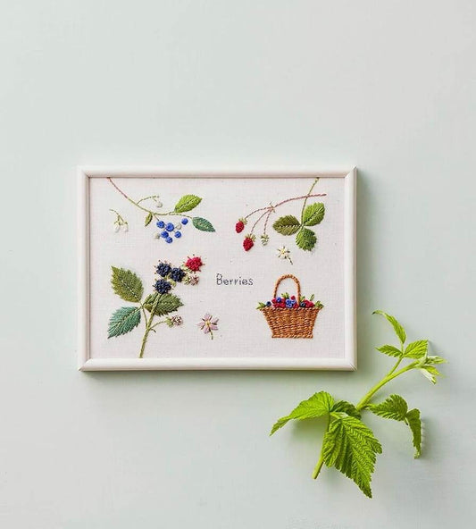 Kit de bordado "Bayas", diseñado por Kazuko Aoki para Cosmo