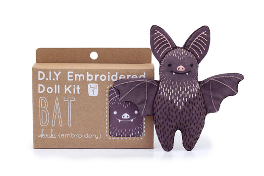 Kit de peluche bordado modelo Murciélago de Kiriki Press
