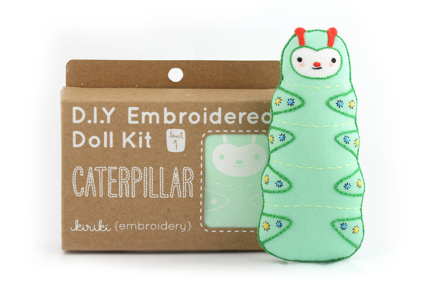 Kit de bordado de Kiriki Press para confeccionar un peluche de Oruga con bordados