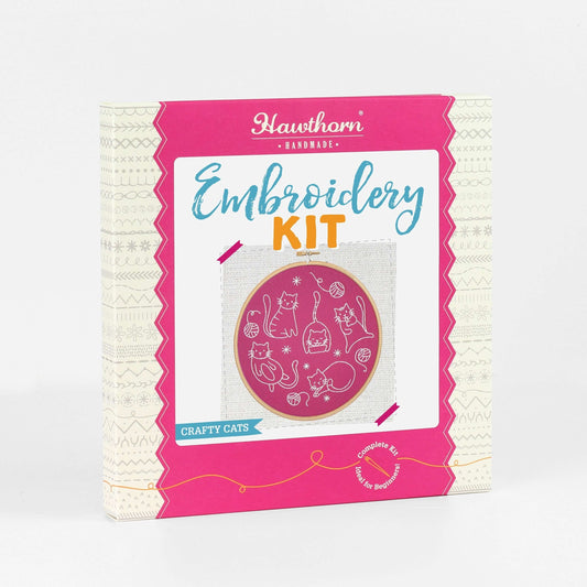 Kit de Bordado "Crafty Cats" de Hawthorn Handmade