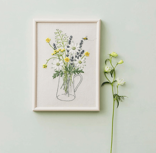 Kit de bordado "Ramo de flores", diseñado por Kazuko Aoki para Cosmo