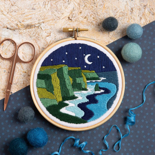 Kit de Bordado pequeño "Celtic Clitffs" - Hawthorn Handmade