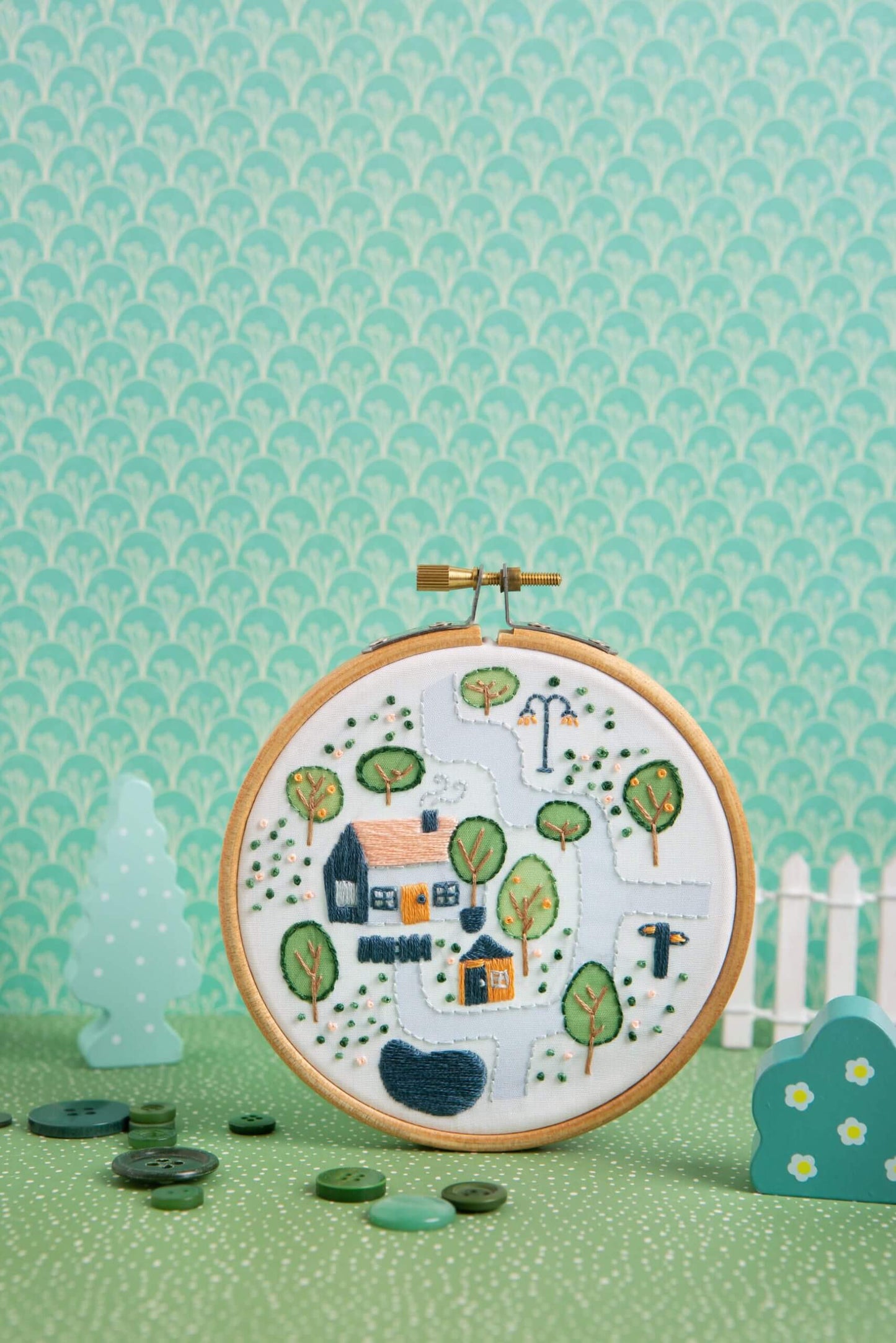 Kit de Bordado pequeño "Village Cottage" - Hawthorn Handmade