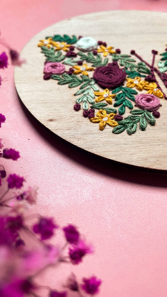 Kit de bordado en madera Mariposa Floral - Kneckes & Compagnie