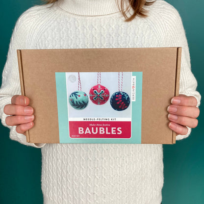 Kit de fieltro con aguja "Bolas de Navidad" - Bergin & Bath 