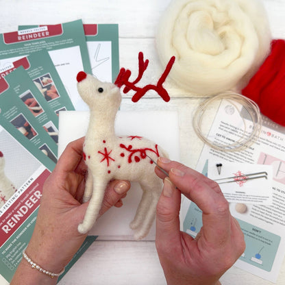 Kit de fieltro con aguja "Reno navideño" - Bergin & Bath