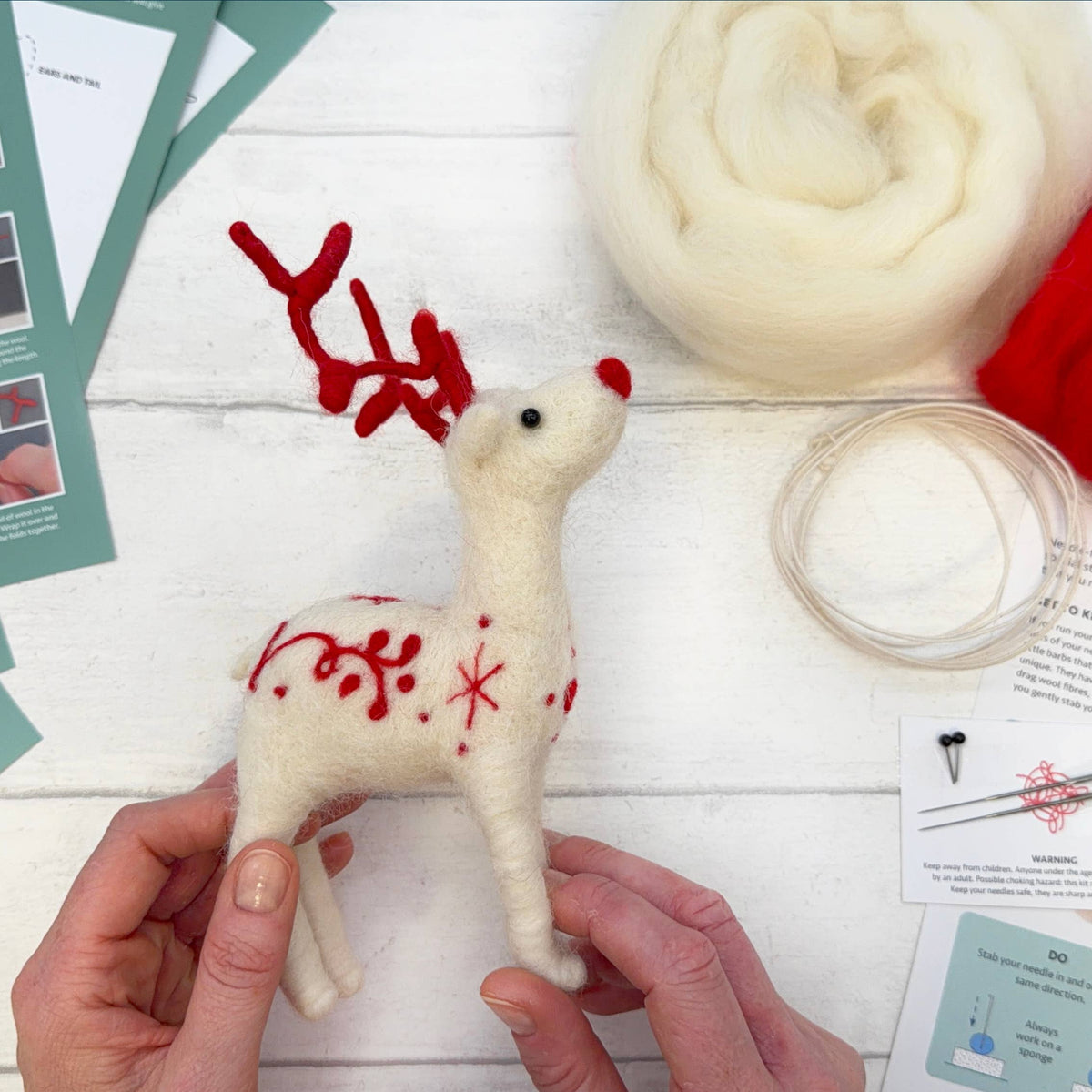 Kit de fieltro con aguja "Reno navideño" - Bergin & Bath 