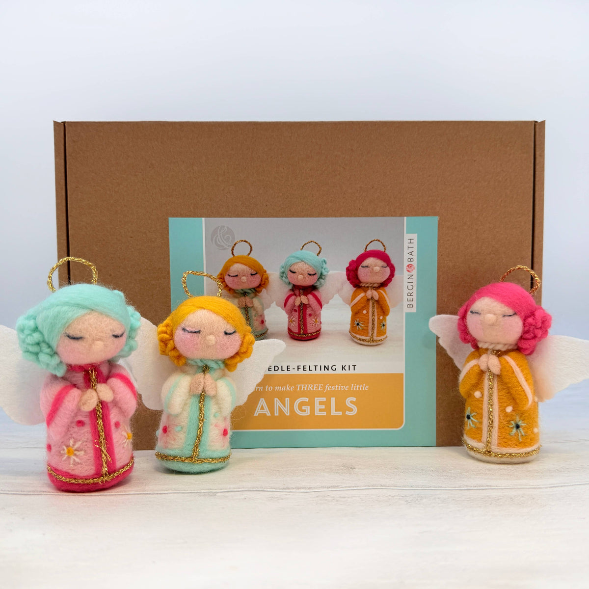 Kit de fieltro con aguja "Ángeles navideños" - Bergin & Bath 