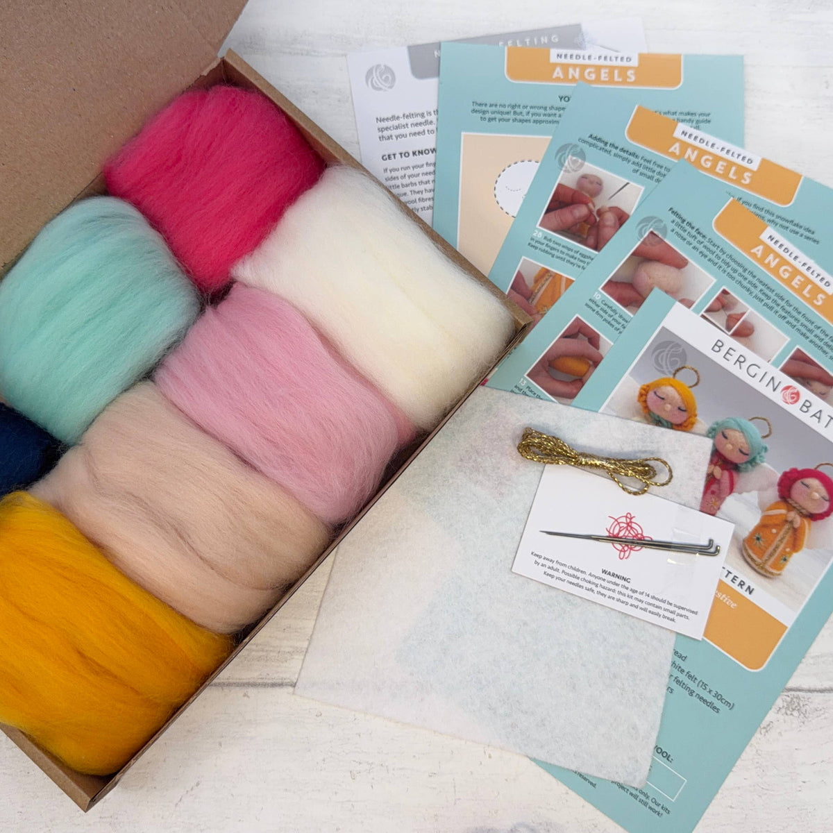 Kit de fieltro con aguja "Ángeles navideños" - Bergin & Bath 