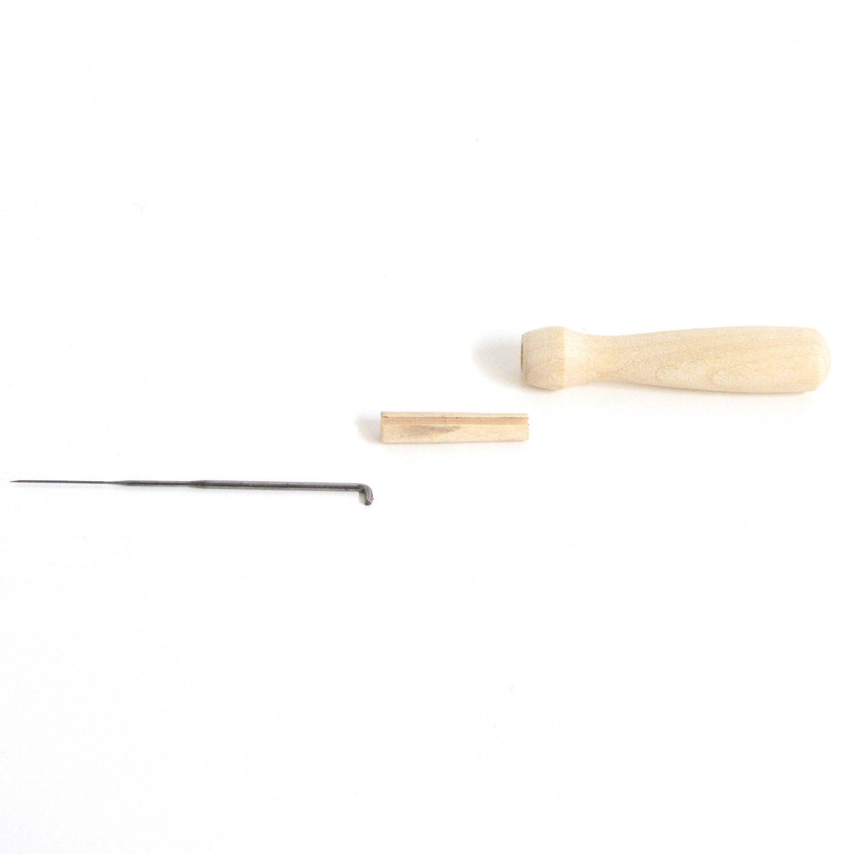 Portaagujas de madera para fieltro con aguja - Hawthorn Handmade