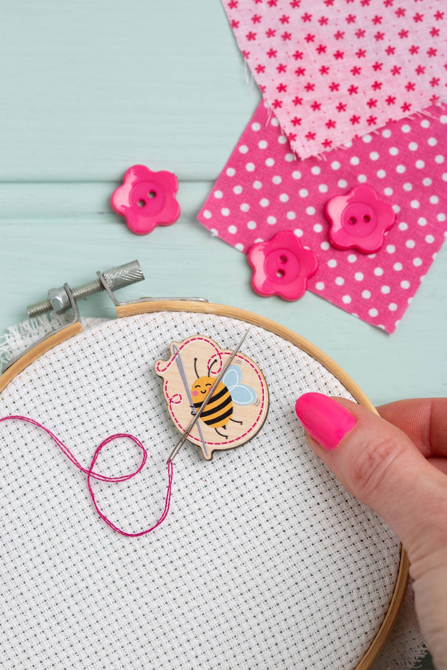 Imán sujeta agujas "Sewing Bee" – Hawthorn Handmade