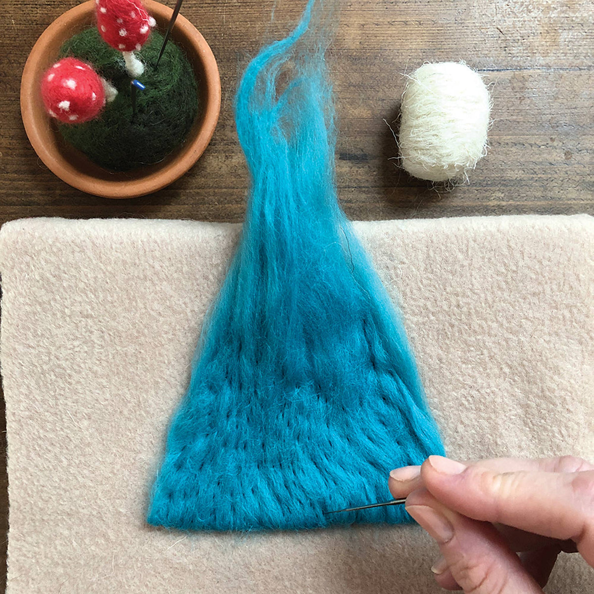 Título: Kit de fieltro con aguja "Siete gnomos traviesos" - Bergin & Bath 