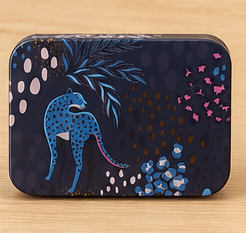 Cajas metálicas de Sara Miller London | 8 diseños ilustrados | Red Aracne